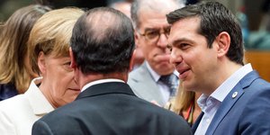 Ο Αλέξης Τσίπρας, η Ανγκελα Μέρκελ και ο Φρανσουά Ολάντ στη δραματική Σύνοδο Κορυφής στις 12 Ιουλίου 2015