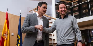 O υπηρεσιακός Σοσιαλιστής πρωθυπουργός της Ισπανίας Πέδρο Σάντσεθ και ο ηγέτης των Podemos, Πάμπλο Ιγκλέσιας