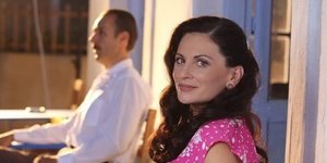 Η Θεοφανία Παπαθωμά στο ρόλο της Βιολέτας στις «Άγριες Μέλισσες»