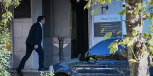 Τον Μανώλη Γλέζο επισκέφτηκε ο Αλέξης Τσίπρας