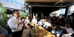 Ο Αλέξης Τσίπρας στην περιοδεία του στην Βοιωτία