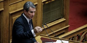 Ο Ανδρέας Λοβέρδος στο βήμα της Βουλής