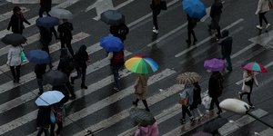 Ανθρωποι με ομπρέλες