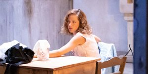 Η Ασημίνα από τις Αγριες Μέλισσες