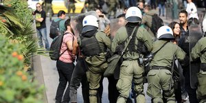 ΜΑΤ έξω από την ΑΣΟΕΕ