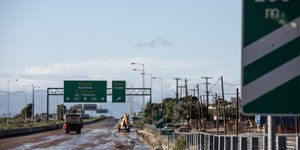 Γεμάτη λάσπη η εθνική οδός Αθηνών-Κορίνθου