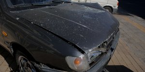 Το αυτοκίνητο με το οποίο οι δράστες εμβόλισαν την τράπεζα