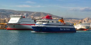 Φέρι μποτ στο λιμάνι του Πειραιά.