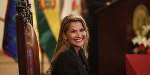 Η μεταβατική πρόεδρος της Βολιβίας, Τζανίν Άνιες