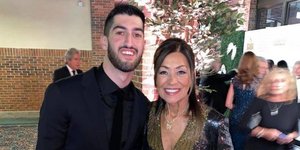 Η Ελένη Μπούση, μαζί με το γιο του Μάικ Μπούση, Δημήτρη.