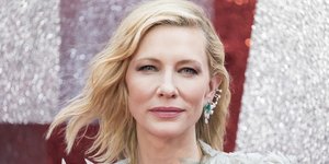 Η Κέιτ Μπλάνσετ με σκουλαρίκια