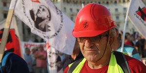Εργαζόμενος της ΔΕΗ σε παλαιότερη κινητοποίηση των συνδικαλιστών