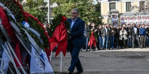 Δημήτρης Κουτσούμπας καταθετει στεφάνι