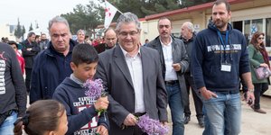 Δημήτρης Κουτσούμπας με πρόσφυγες