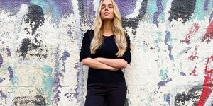 Η Δούκισσα Νομικού με σπορ ντύσιμο