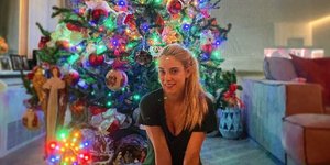 Η Δούκισσα Νομικού στόλισε το χριστουγεννιάτικο δέντρο της