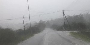 Δεν βλέπεις από το τζάμι από τη βροχή