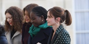 Η Έμμα Γουάτσον με άλλες γυναίκες