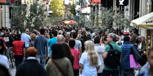 Ενδιάμεσες εκπτώσεις στην Ερμού