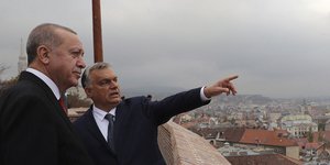 Ο Τούρκος Πρόεδρος Ερντογάν με τον Ούγγρο πρωθυπουργό Βίκτορ Όρμπαν στη Βουδαπέστη