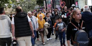 Καταναλωτές στην Ερμού / Μεσαία τάξη