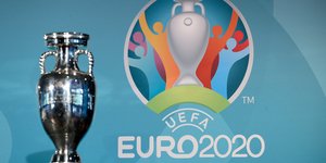Το σήμα και το τρόπαιο του Euro 2020