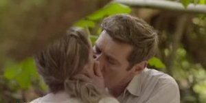 Φιλί Κυπραίου Ελένης Αγριες Μέλισσες