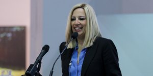 Η Φώφη Γεννηματά σε ομιλία χαμογελαστή