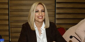 Η Φώφη Φεννηματά κατά την επίσκεψή της στη Λάρισα