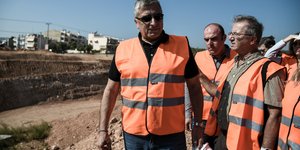 Γιώργος Πατούλης με πορτοκαλί γιλέκο
