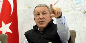 Ο Χουλουσί Ακάρ