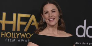 Τζένιφερ Γκάρνερ με μαύρο