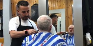Ο Τζέρεμι Κόρμπιν στον μπαρμπέρη