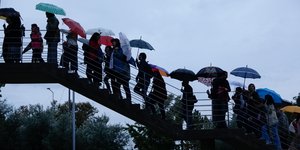 Αλλάζει το σκηνικό του καιρού. Ερχονται λασποβροχές