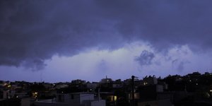 Κακοκαιρία και σύννεφα πάνω από την Αθήνα