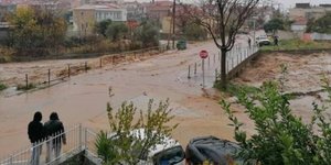 Πλημμύρισαν οι δρόμοι της Θάσου από την κακοκαιρία
