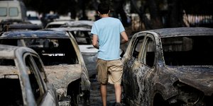 Καμένα αυτοκίνητα στο Μάτι