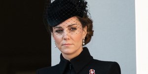 Η Κέιτ Μίντλετον με μαύρο coat dress