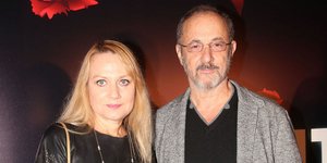 Στέλιος Μάινας και Κάτια Σπερελάκη με δερμάτινο φόρεμα