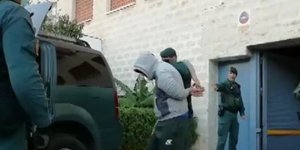 Χειροπέδες στον Σέρχιο Κόκε