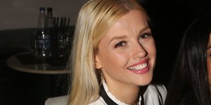 Η Κωνσταντίνα Κομματά χαμογελαστή