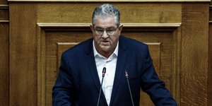 Ο Δημήτρης Κουτσούμπας στο βήμα της Βουλής