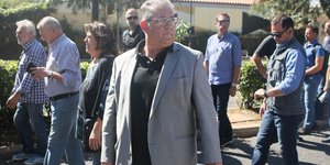 Δημήτρης Κουτσούμπας γκρι σακάκι
