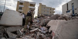 κτίρια έχουν πέσει από τον σεισμό στην Αλβανία