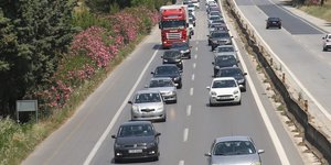 Αυτοκίνητα στην Εθνική Οδό στη Θεσσαλονίκη