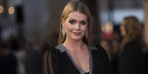 Η Λαίδη Κίττυ Σπένσερ μα μαύρο φόρεμα