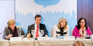 Η κυρία Μαριάννα Β. Βαρδινογιάννη με τον Μελέτιο-Αθανάσιο Δημόπουλο, την Ινώ Κωνσταντοπούλου και τη Σοφία Δάρτζαλη