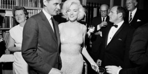 Η Μέριλιν Μονρόε με λευκό φόρεμα στα γενέθλια του Τζον Φιτζέραλντ Κένεντι