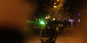 Ανδρας των ΜΑΤ στα Εξάρχεια κατά την επέτειο του Πολυτεχνείου