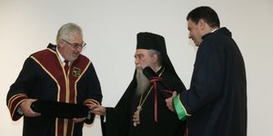 Ο Αρχιεπίσκοπος στην αναγόρευση του Μητροπολίτη Σπάρτης σε επίτιμο Διδάκτορα του Παν. Πειραιώς